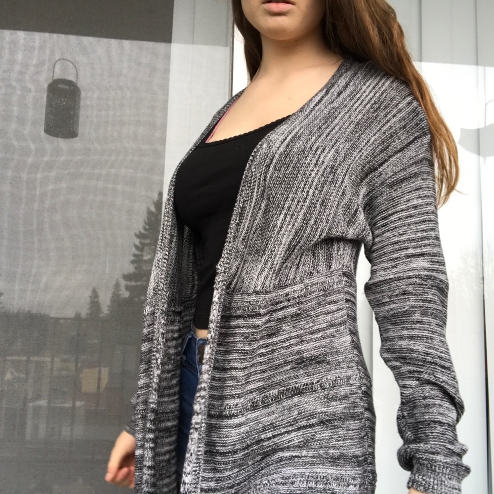 Black and white cardigan🌊🖤